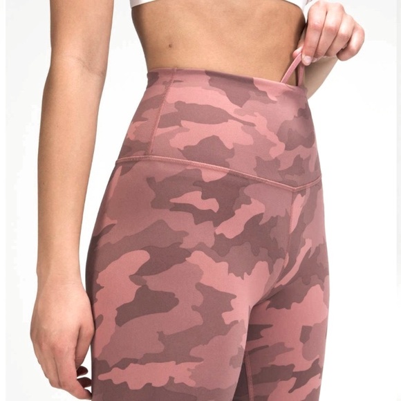NWOT Lululemon Wunder Train 28" in Camo Brier Rose Multi Print Size 4 - Picture 2 of 8